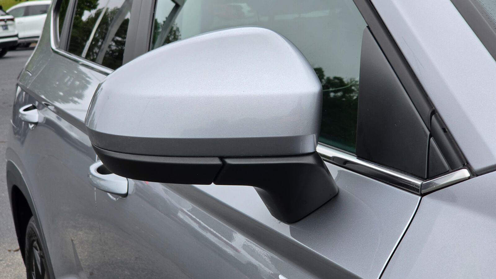 Used 2023 Volkswagen Taos SE w/ Panoramic Sunroof Package FWD image 12