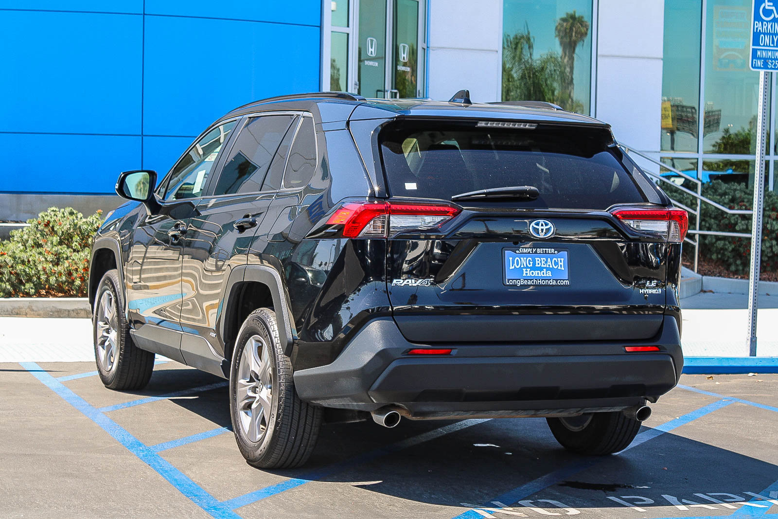 Used 2024 Toyota RAV4 LE AWD/4WD image 9
