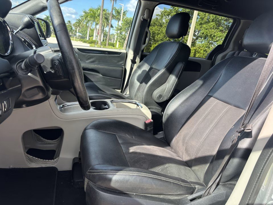 Used 2019 Dodge Grand Caravan SXT FWD image 10
