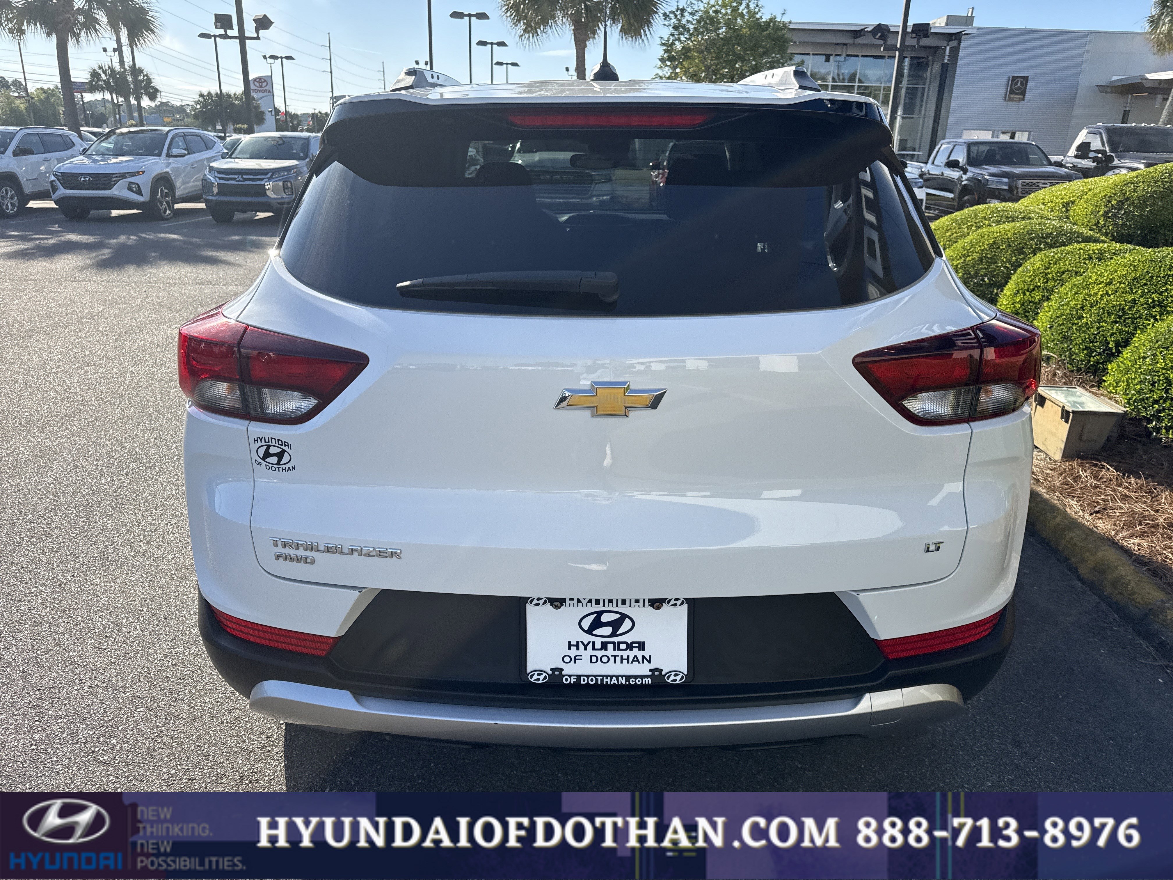 Used 2023 Chevrolet TrailBlazer LT AWD/4WD image 3