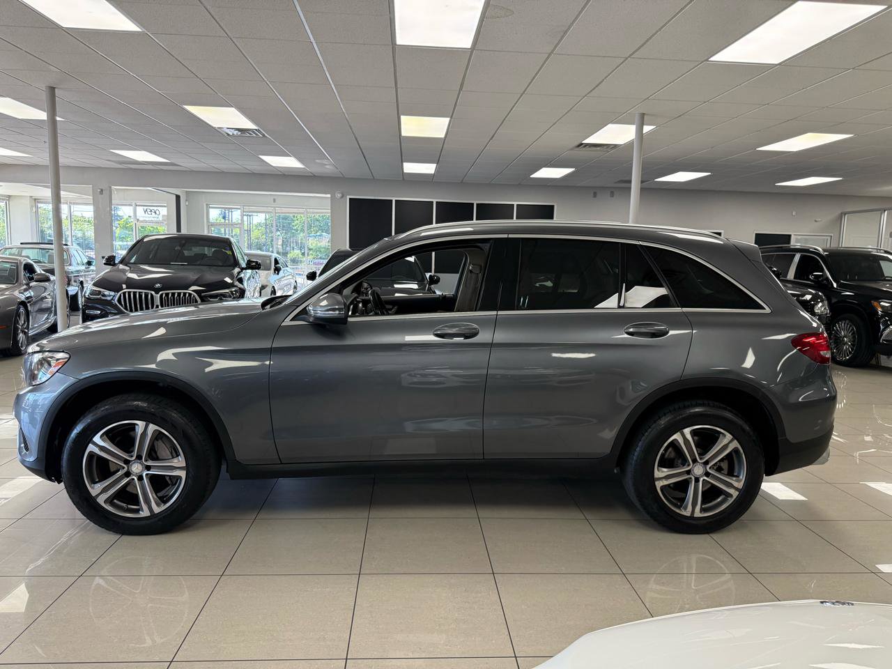 Used 2017 Mercedes-Benz GLC 300 4MATIC image 3