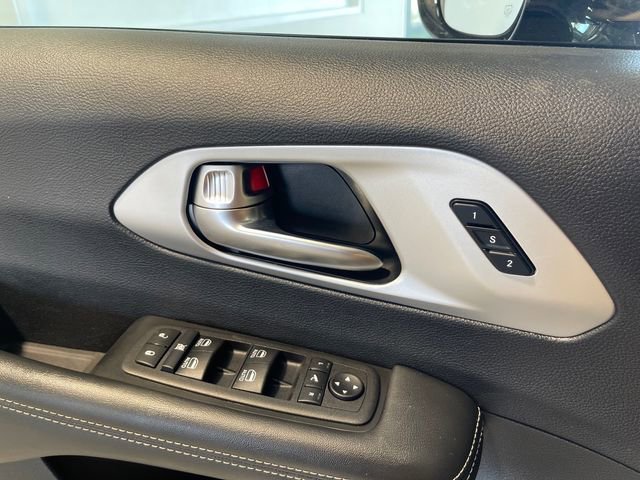 Used 2025 Chrysler Pacifica Limited FWD image 16