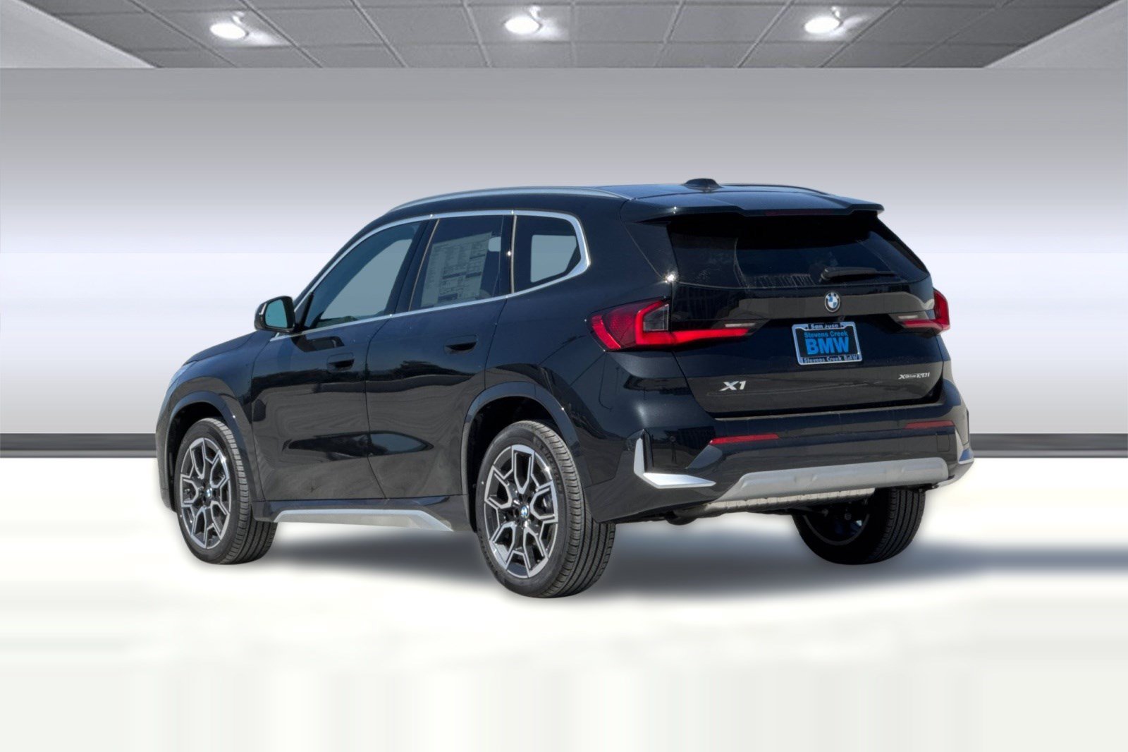 New 2026 BMW X1 xDrive28i w/ Technology Package AWD/4WD image 3