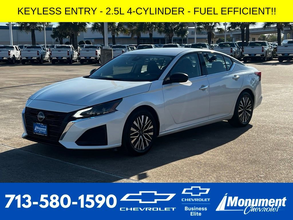 Used 2024 Nissan Altima 2.5 SV image 1