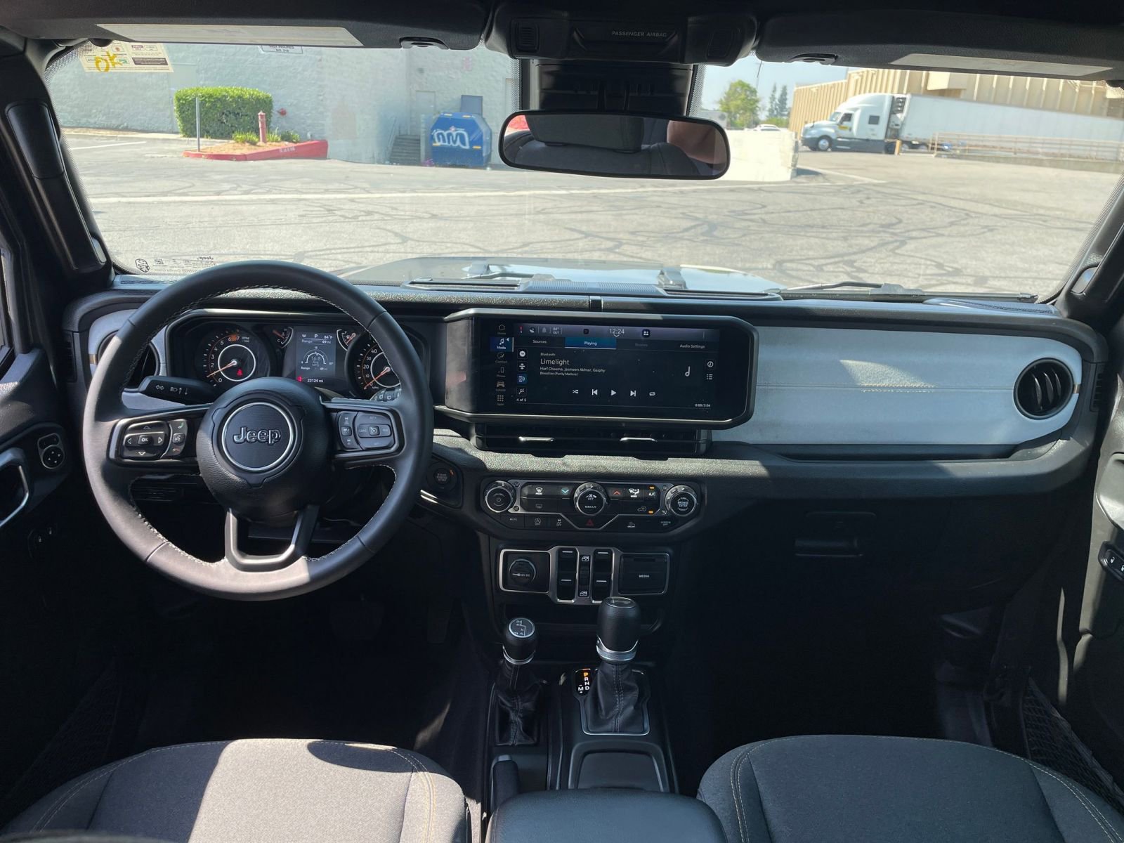 Used 2025 Jeep Wrangler Sport S image 32