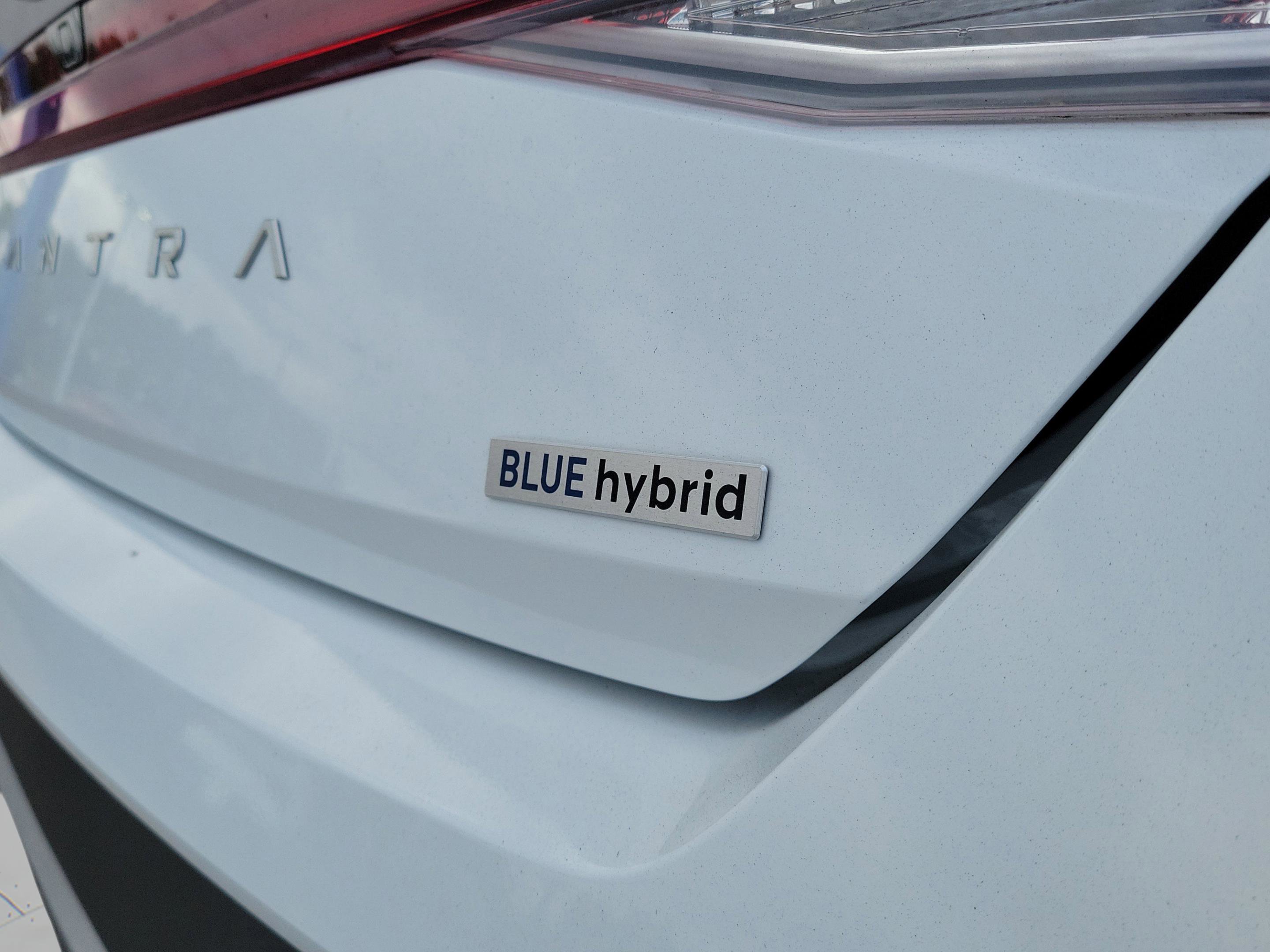 Used 2025 Hyundai Elantra Hybrid FWD image 33