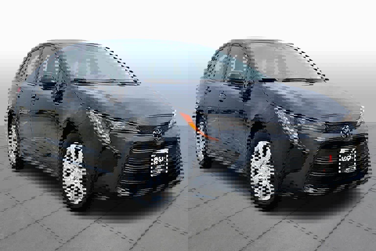 Used 2023 Toyota Corolla LE image 3