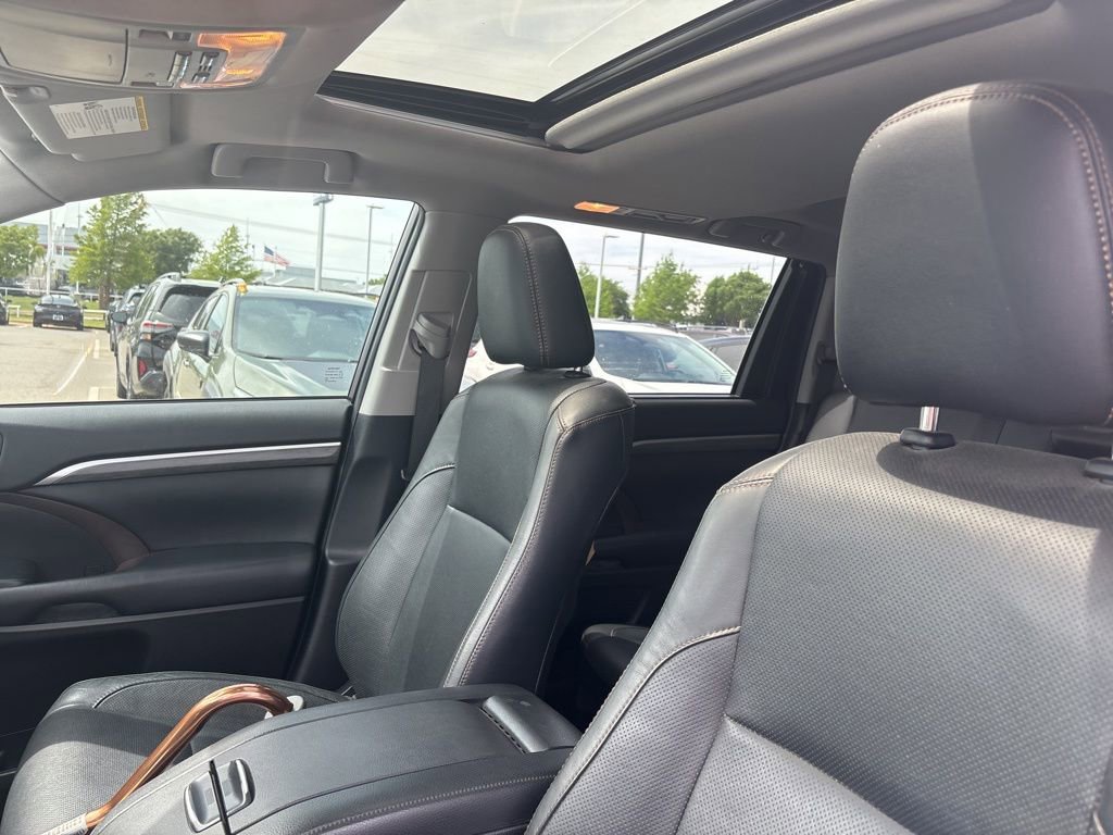 Used 2019 Toyota Highlander Limited FWD image 5