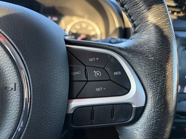 Used 2019 Jeep Renegade Latitude w/ Cold Weather Group image 7