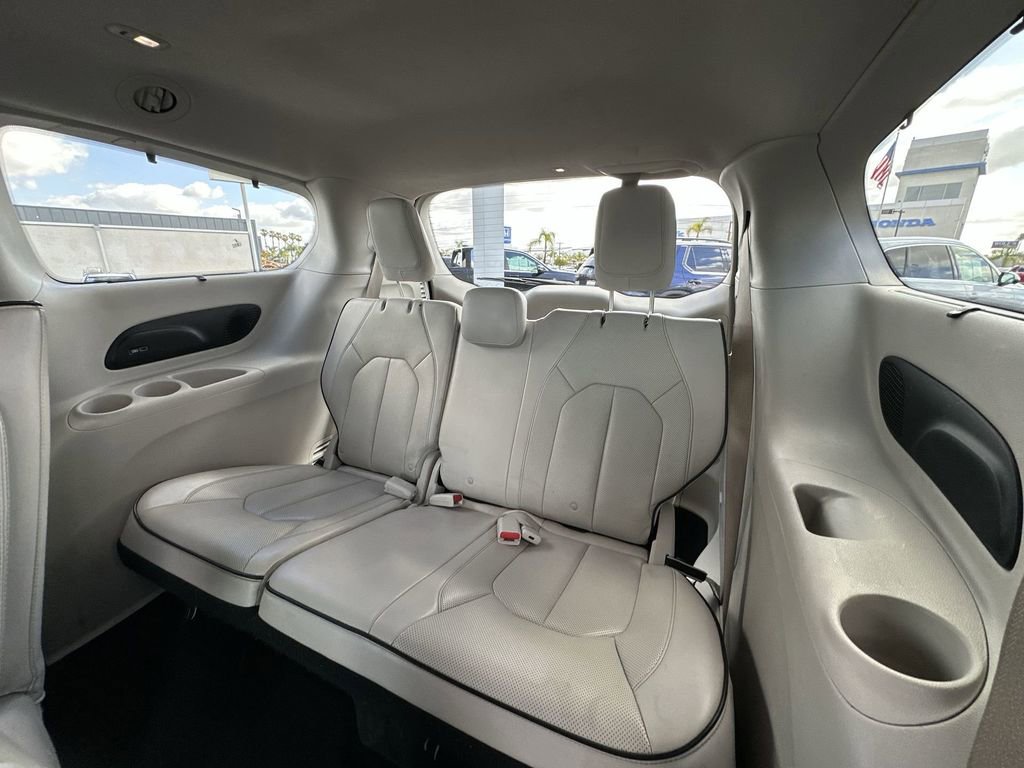 Used 2018 Chrysler Pacifica Limited w/ Advanced Safetytec Group FWD image 32