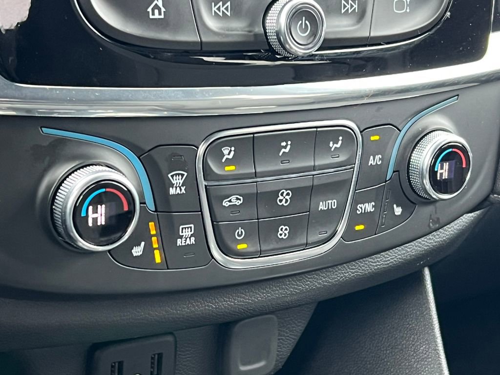 Certified 2023 Chevrolet Traverse LT w/ Rear Camera Mirror Package image 24