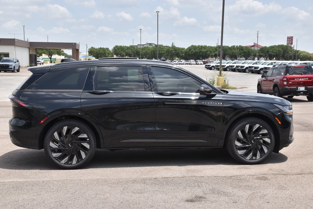 New 2026 Lincoln Nautilus Reserve AWD/4WD image 5