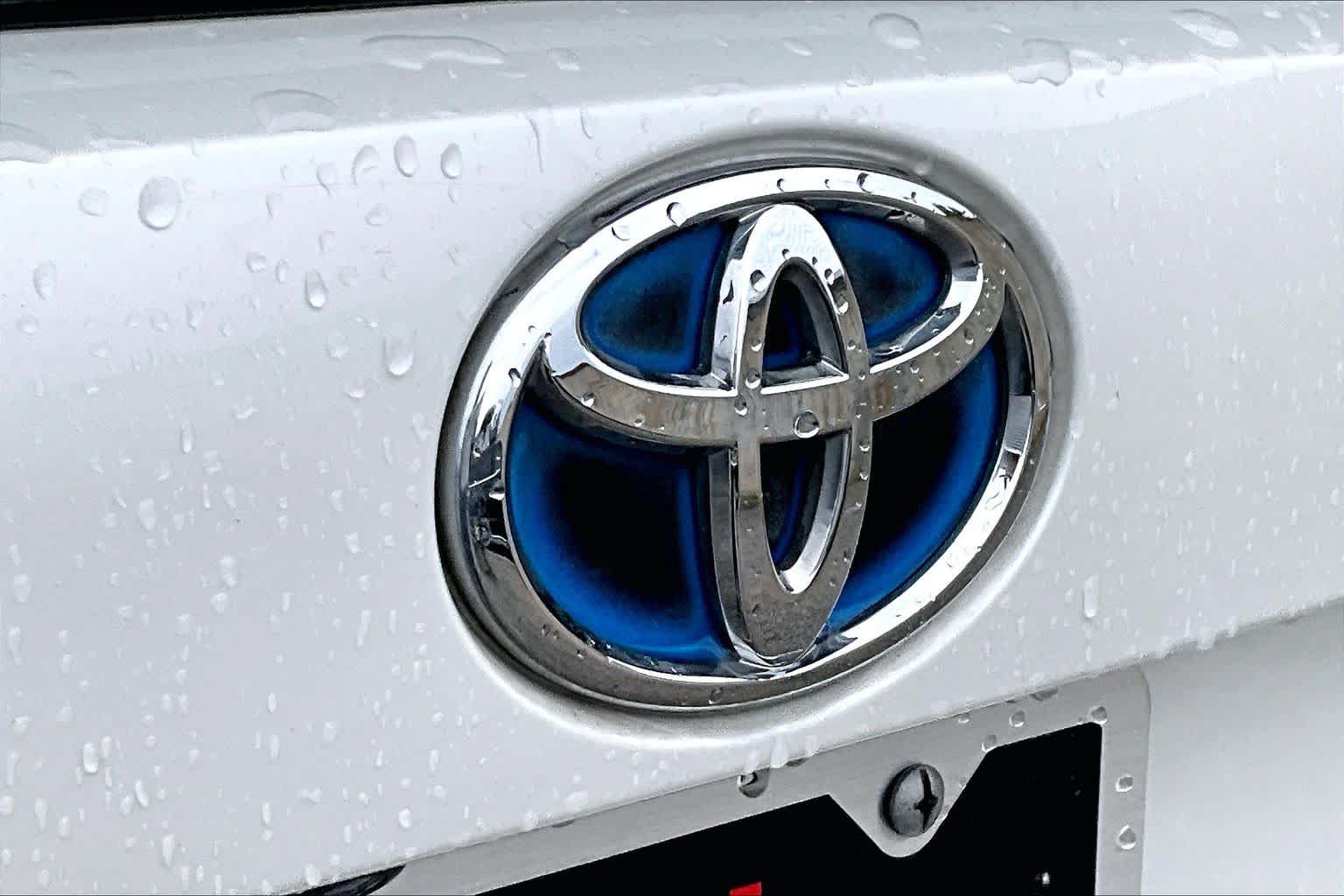 Used 2018 Toyota Prius Two w/ Prius Two Safety Plus Package FWD image 31