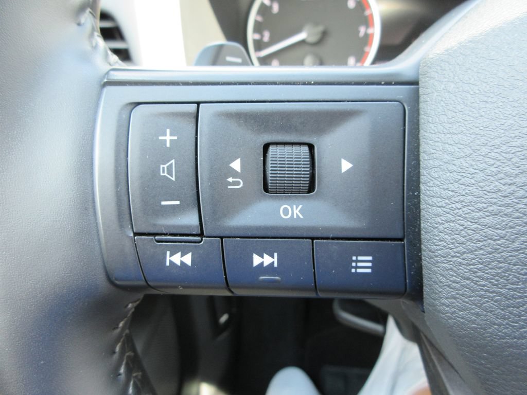Used 2025 Nissan Rogue SV FWD image 23