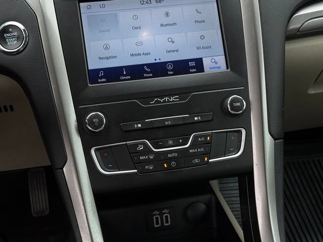 Used 2019 Ford Fusion SE FWD image 25