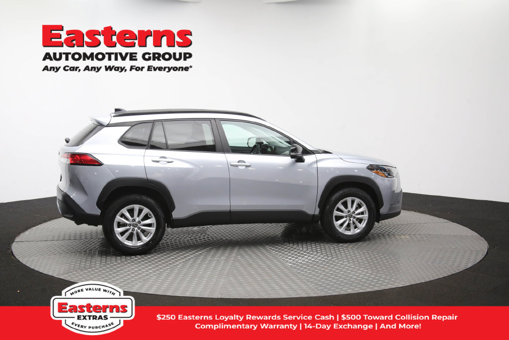 Used 2025 Toyota Corolla Cross LE FWD image 44