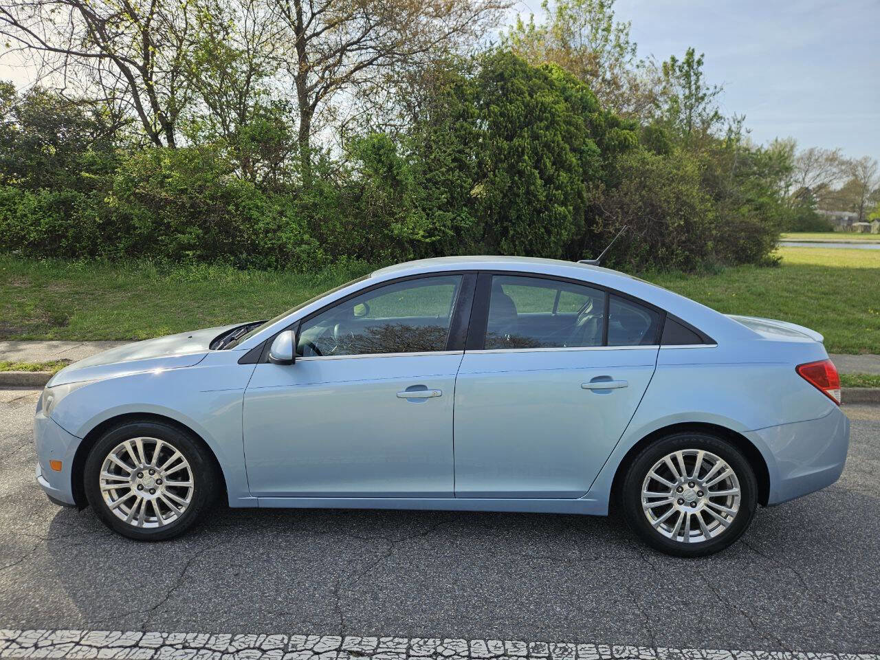 Used 2012 Chevrolet Cruze Eco FWD image 2