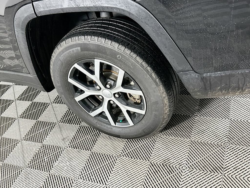 Certified 2024 Jeep Grand Cherokee L Limited w/ Luxury Tech Group II image 45