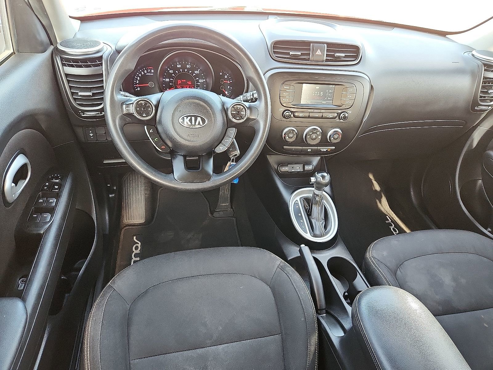 Used 2016 Kia Soul + image 9