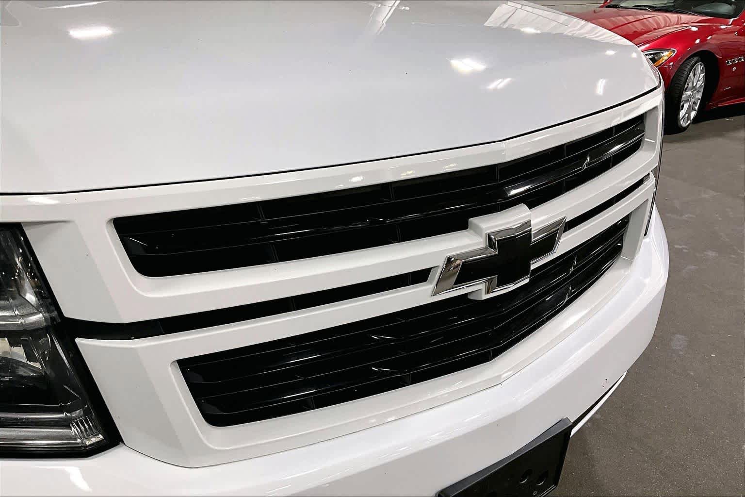 Used 2019 Chevrolet Suburban Premier AWD/4WD image 30