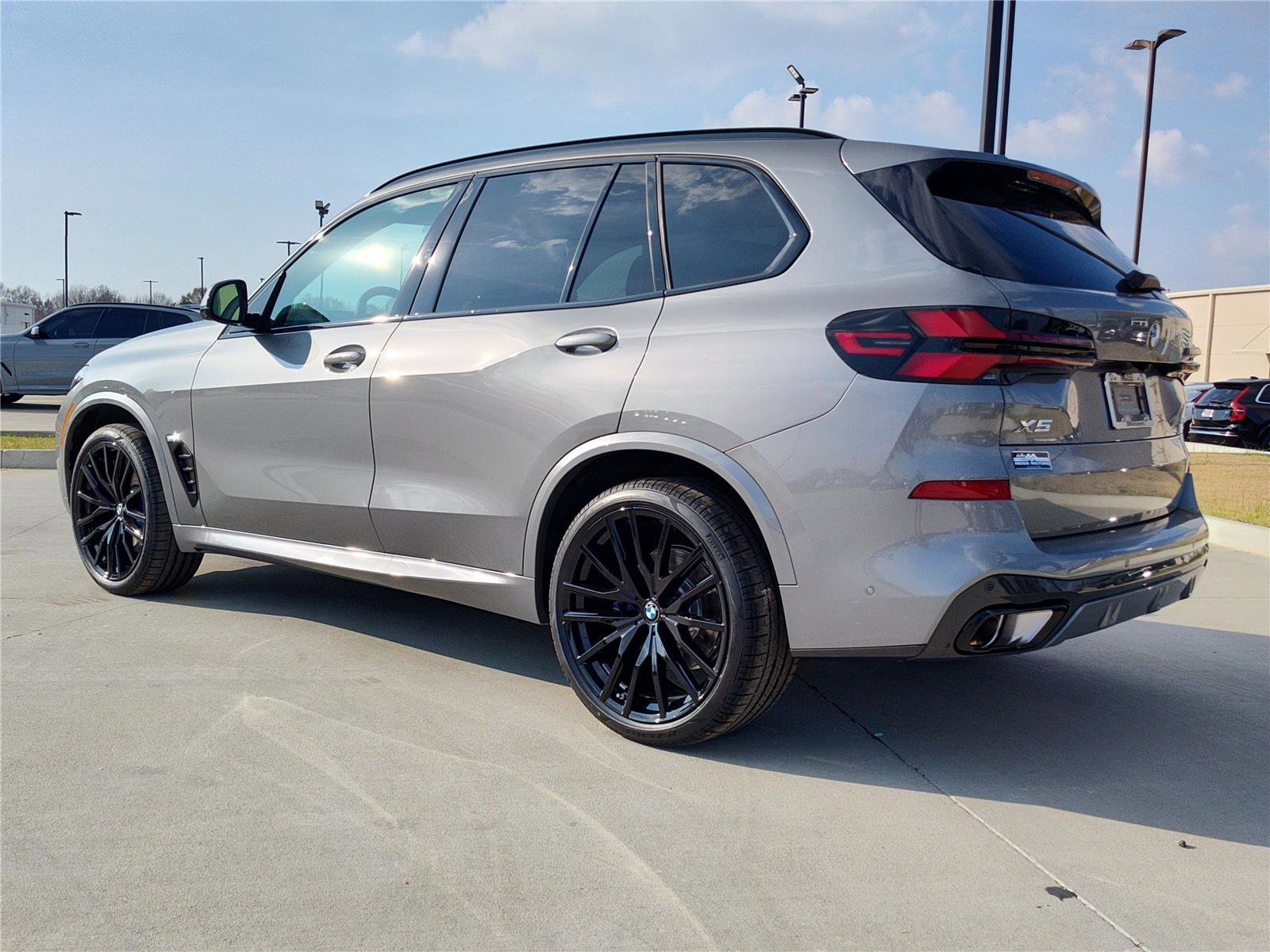 New 2026 BMW X5 sDrive40i w/ M Sport Package image 3