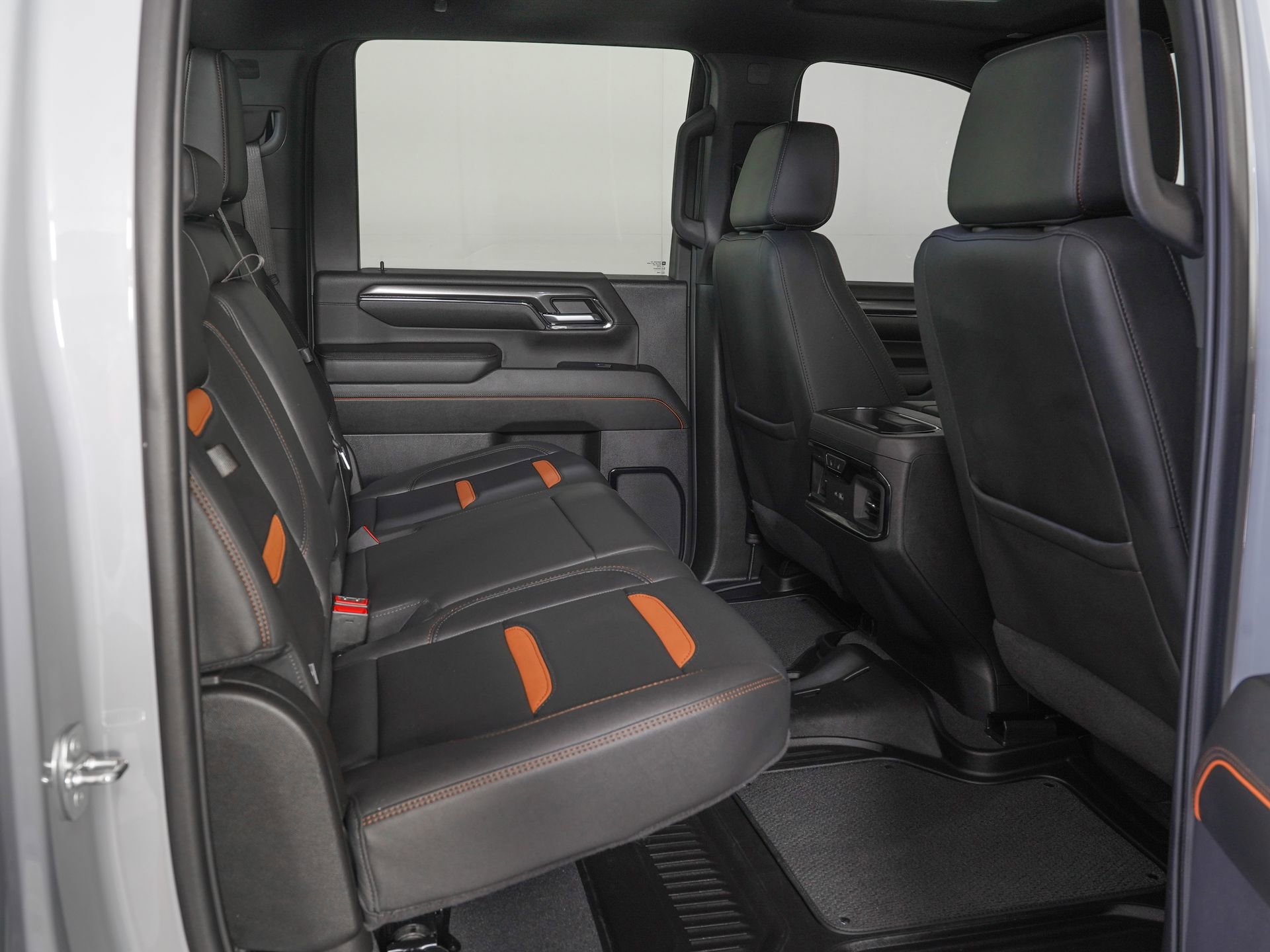 Used 2024 GMC Sierra 2500 AT4 w/ AT4 Premium Plus Package AWD/4WD image 9