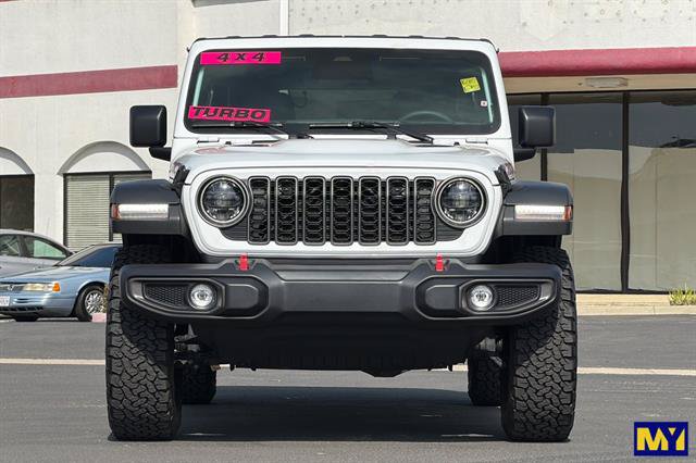 Used 2025 Jeep Wrangler Unlimited Rubicon w/ Convenience Group AWD/4WD image 9