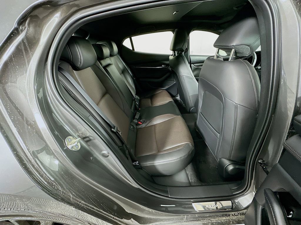 New 2026 MAZDA MAZDA3 Hatchback w/Premium Plus Pkg image 34
