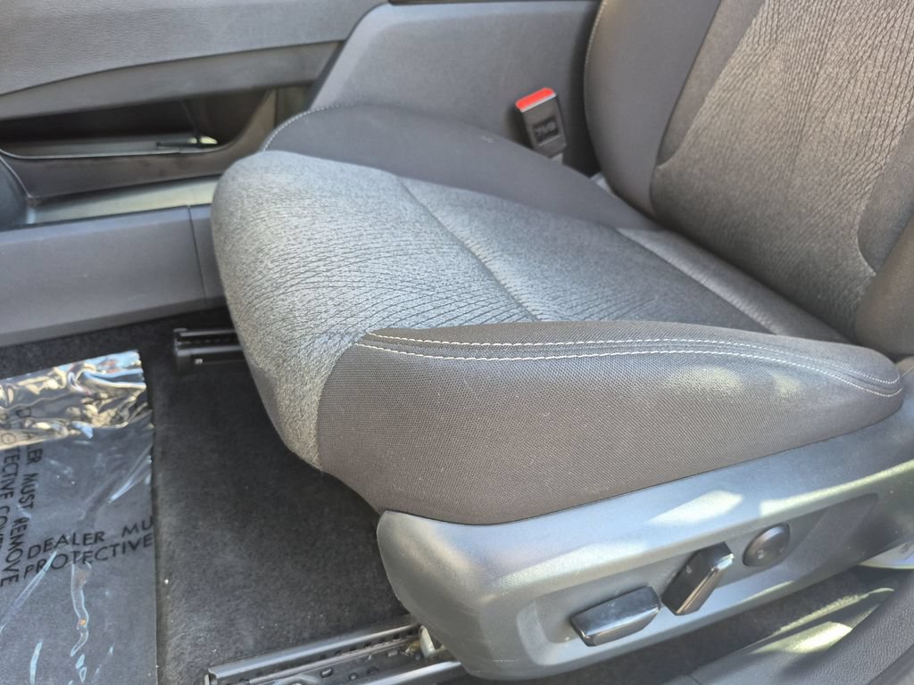 Used 2025 Nissan Rogue SV AWD/4WD image 12