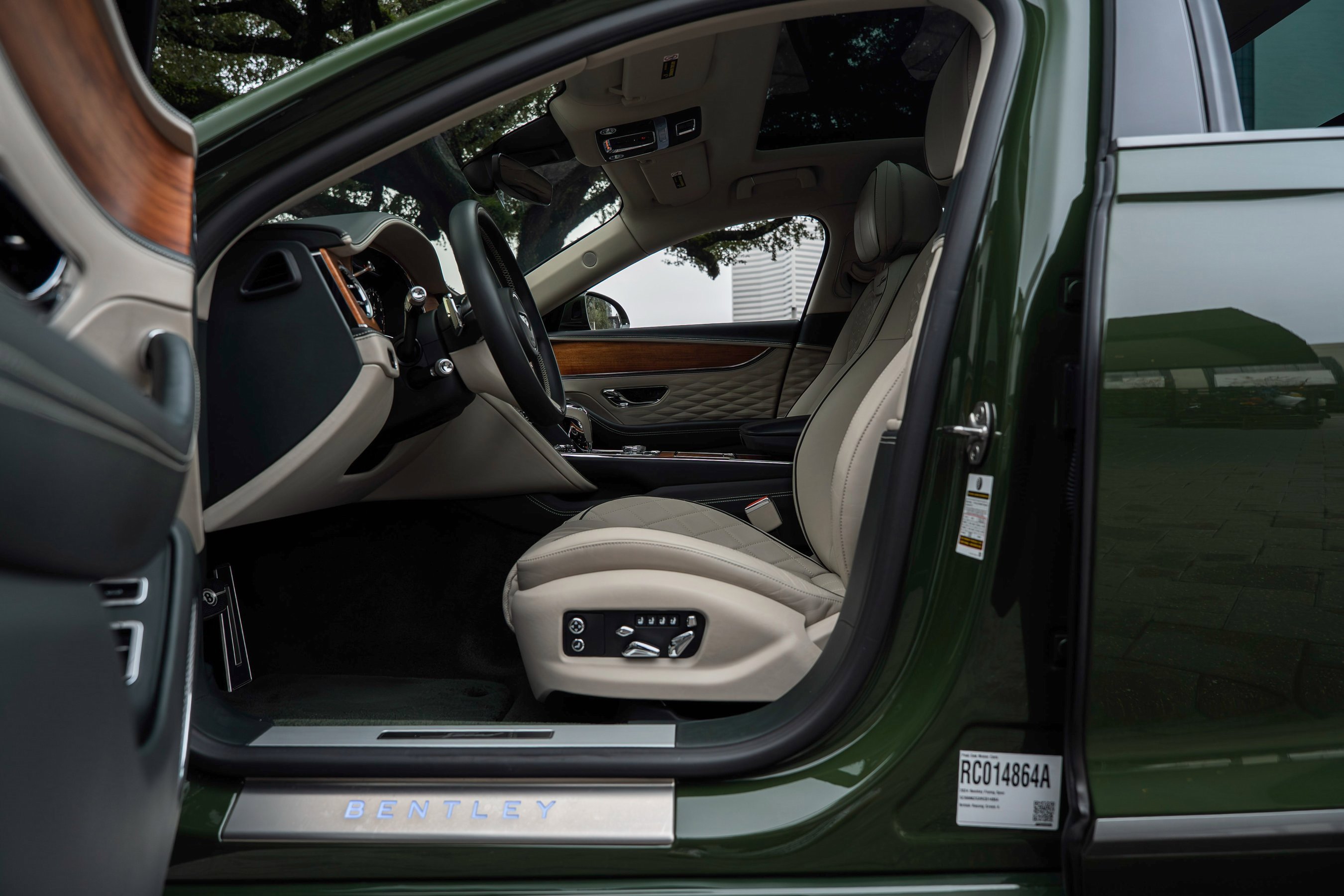 Used 2024 Bentley Flying Spur W12 image 21