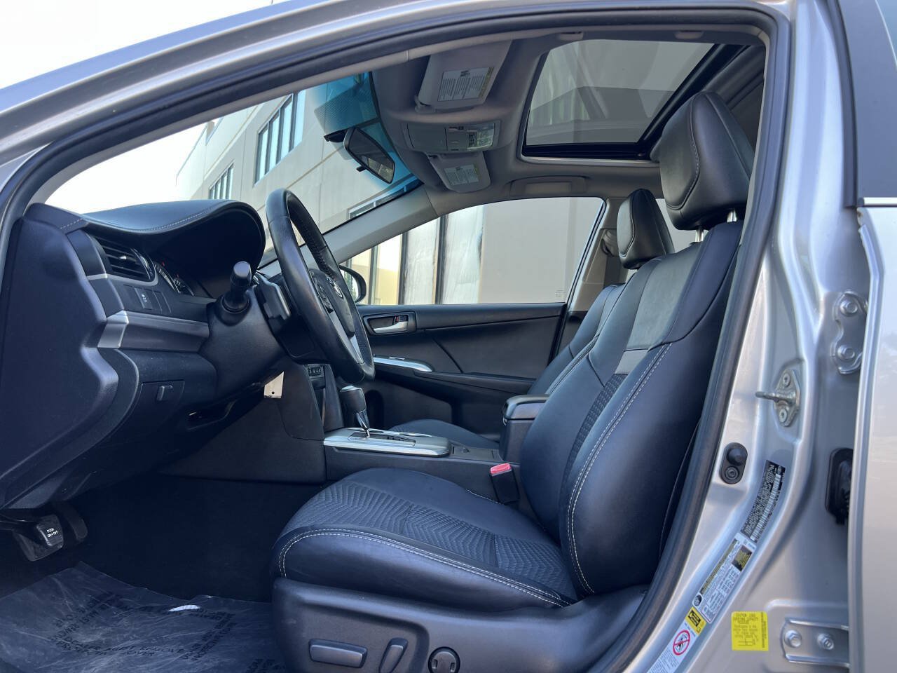 Used 2014 Toyota Camry SE FWD image 19