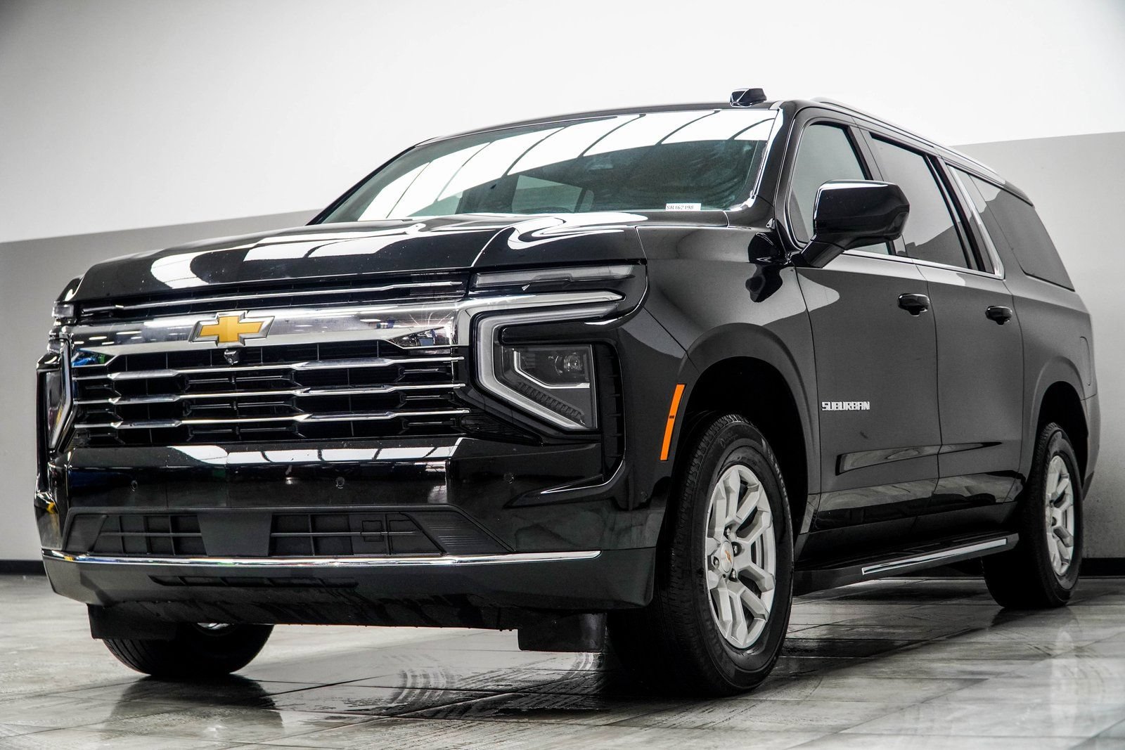 Used 2025 Chevrolet Suburban LT AWD/4WD image 9