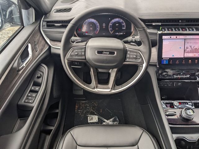 New 2025 Jeep Grand Cherokee Limited w/ Black Appearance Package image 12