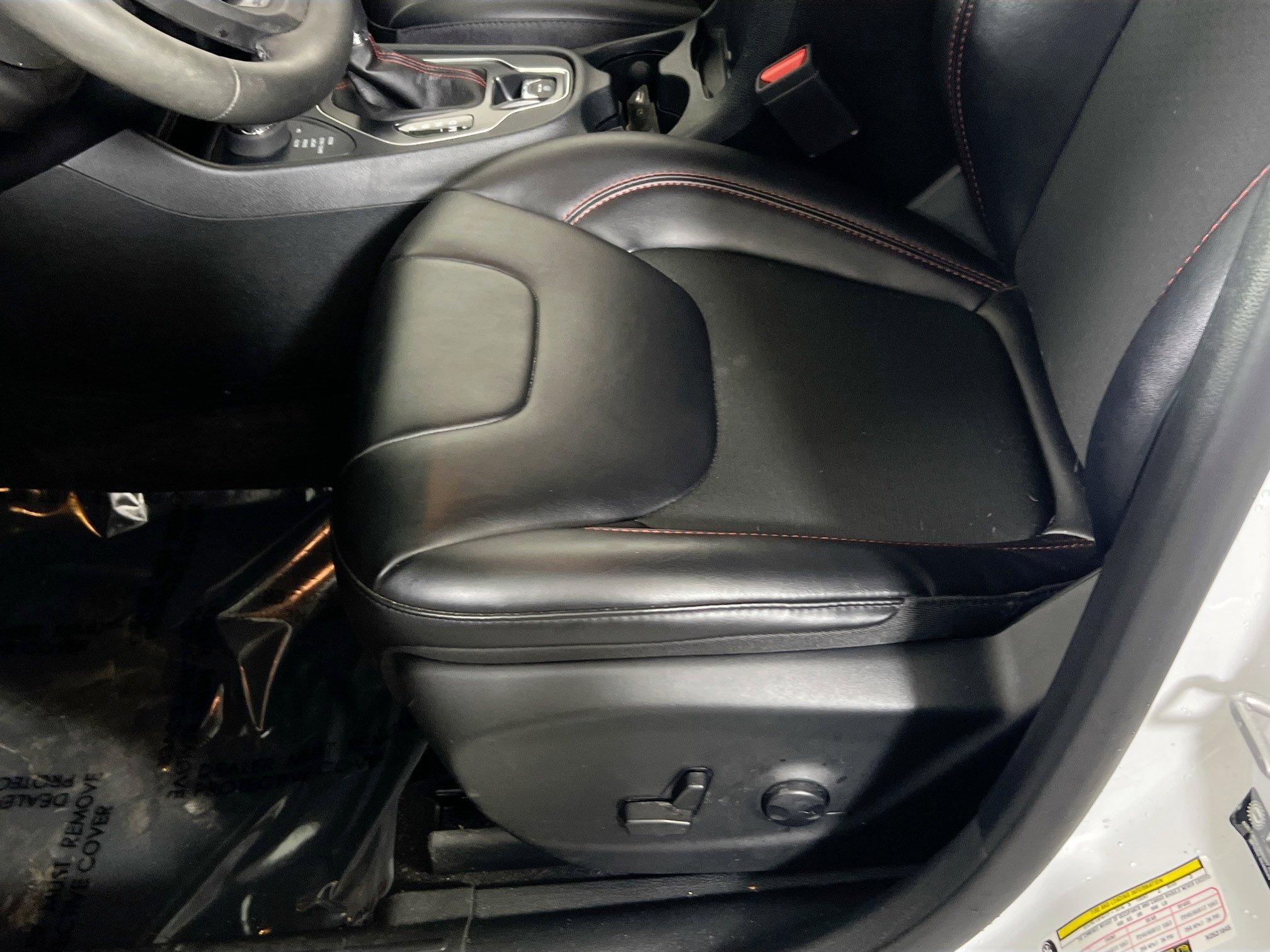 Used 2022 Jeep Cherokee Trailhawk w/ Technology Group B image 18