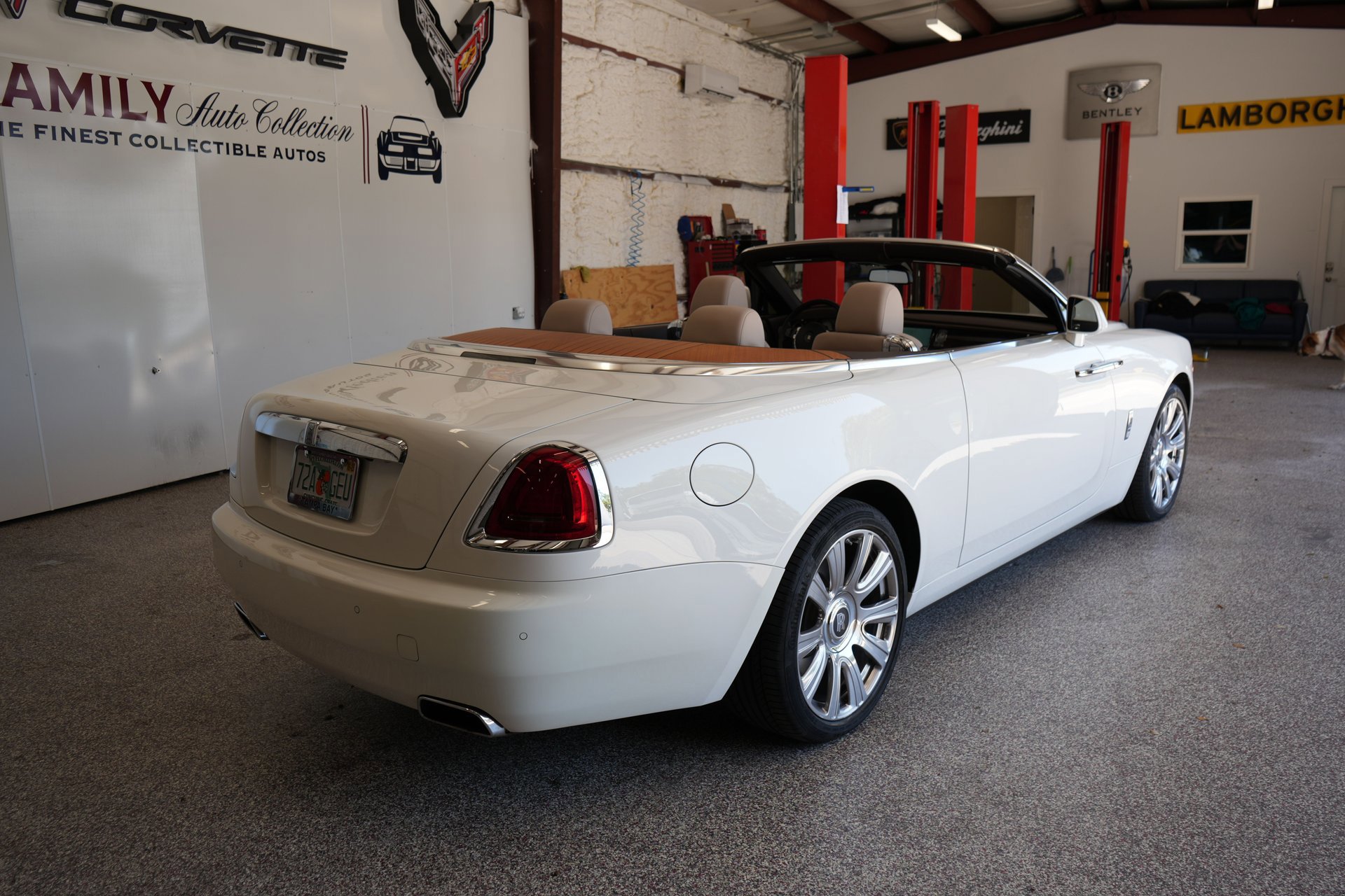 Used 2017 Rolls-Royce Dawn image 24