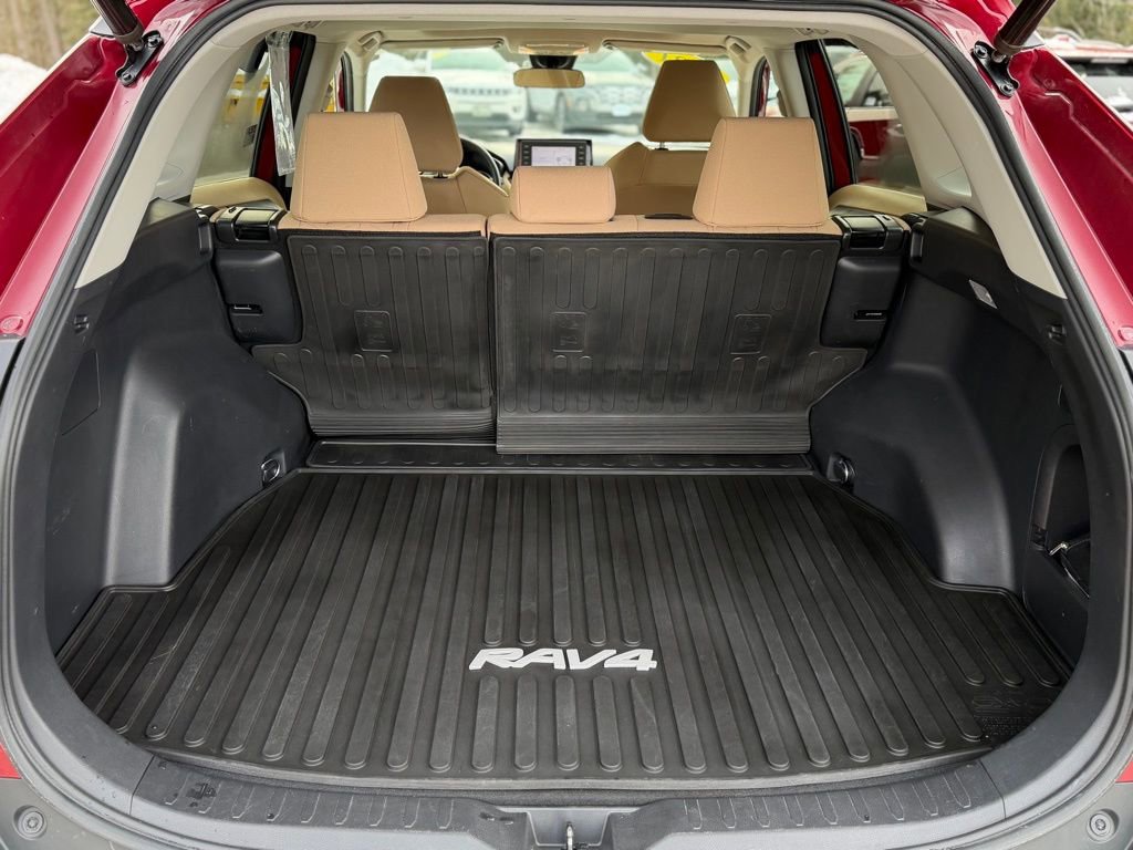 Used 2021 Toyota RAV4 XLE image 5