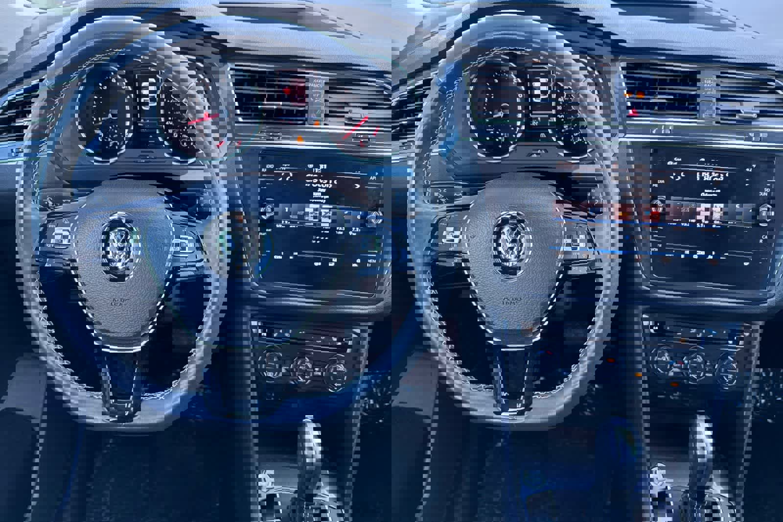 Used 2021 Volkswagen Tiguan SE image 14