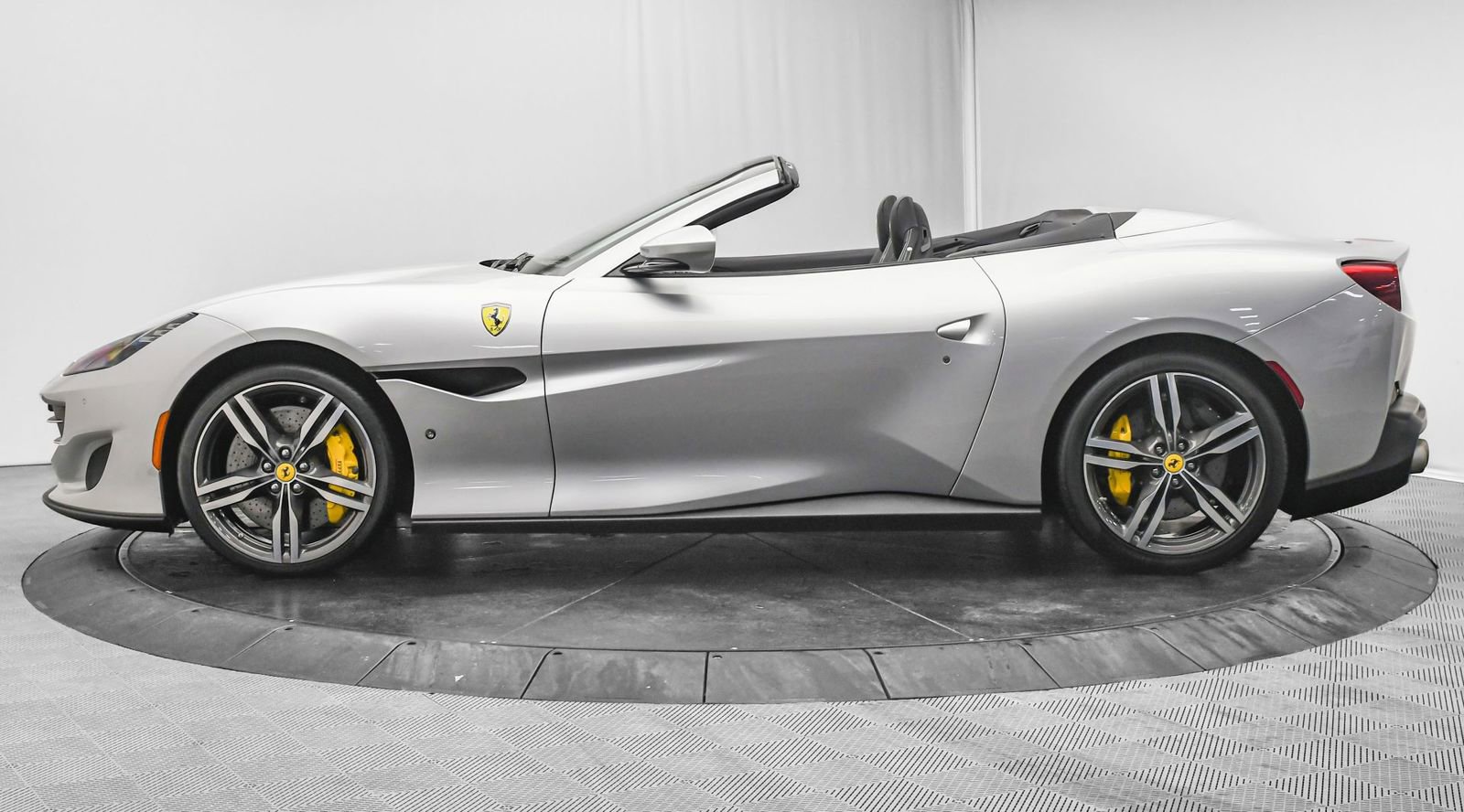 Used 2019 Ferrari Portofino image 5