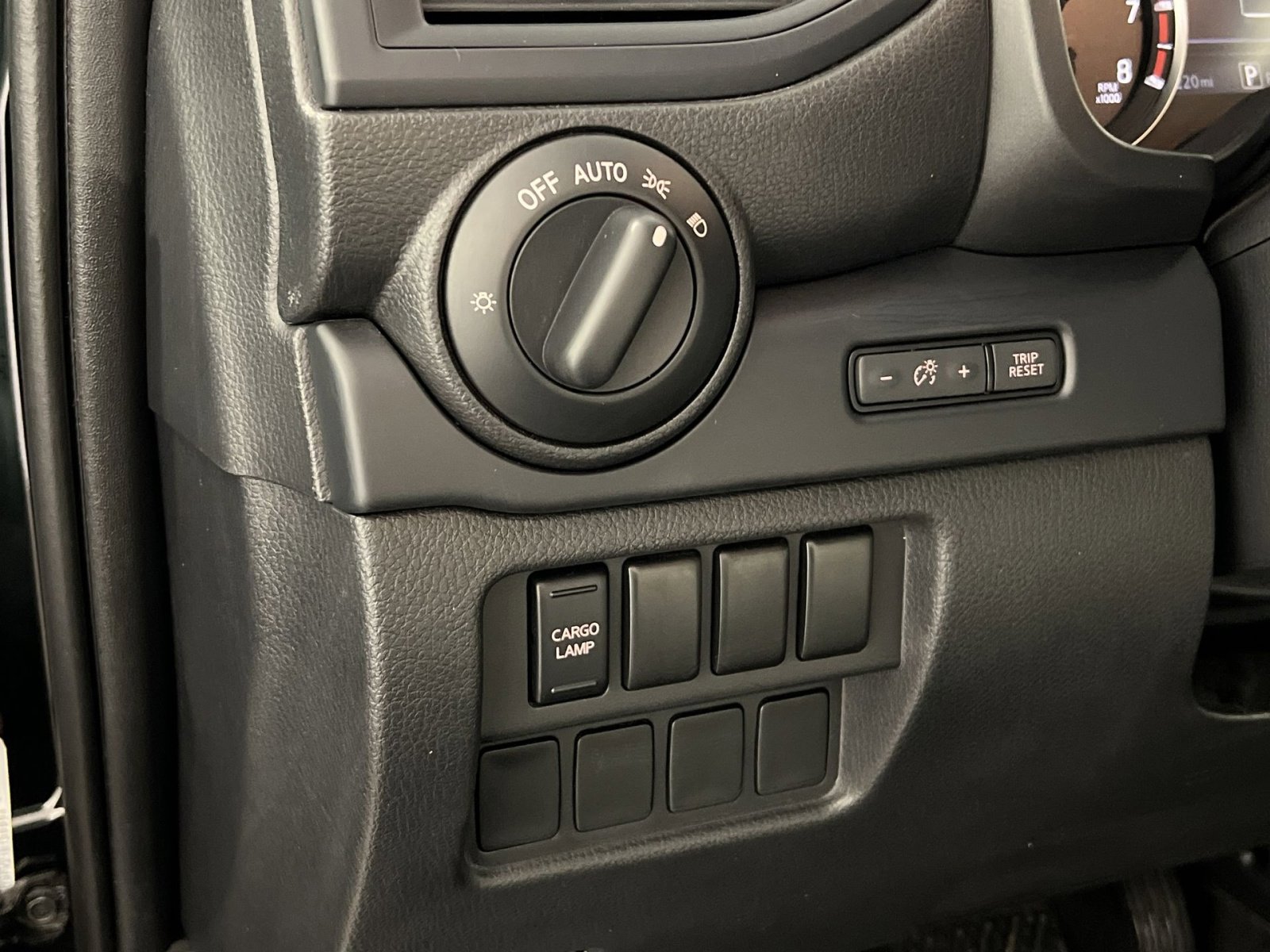 Used 2021 Nissan Titan S image 30