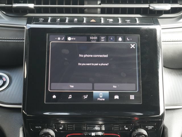 Used 2025 Jeep Grand Cherokee Altitude AWD/4WD image 4