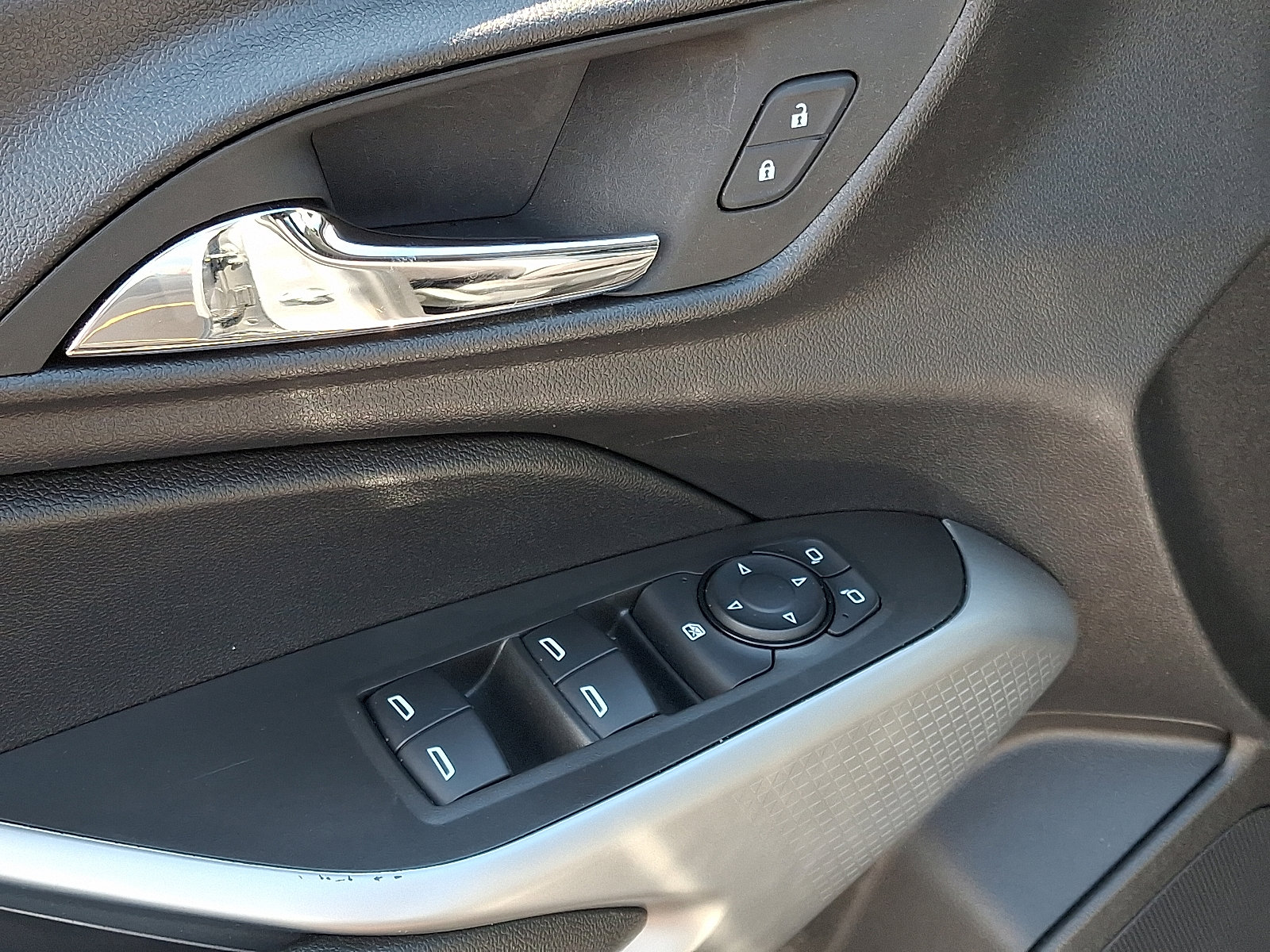 Used 2025 Chevrolet Trax LS image 14