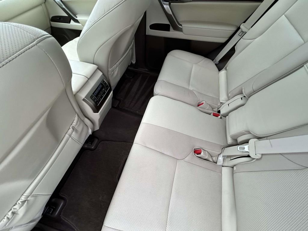 Used 2017 Lexus GX 460 Premium w/ Premium Package image 12