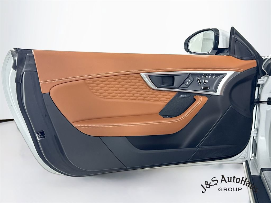 Used 2022 Jaguar F-TYPE R image 22