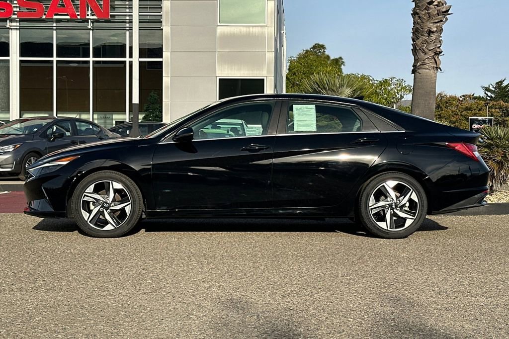 Used 2023 Hyundai Elantra Limited image 7