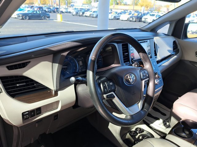 Used 2019 Toyota Sienna XLE Premium image 7