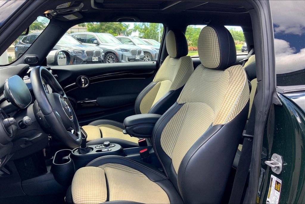 Certified 2024 MINI Cooper SE w/ MINI Resolute Edition image 25