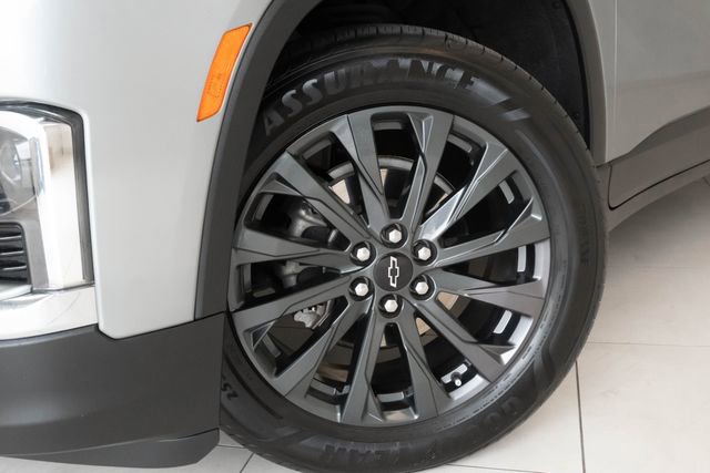 Used 2023 Chevrolet Traverse RS image 2