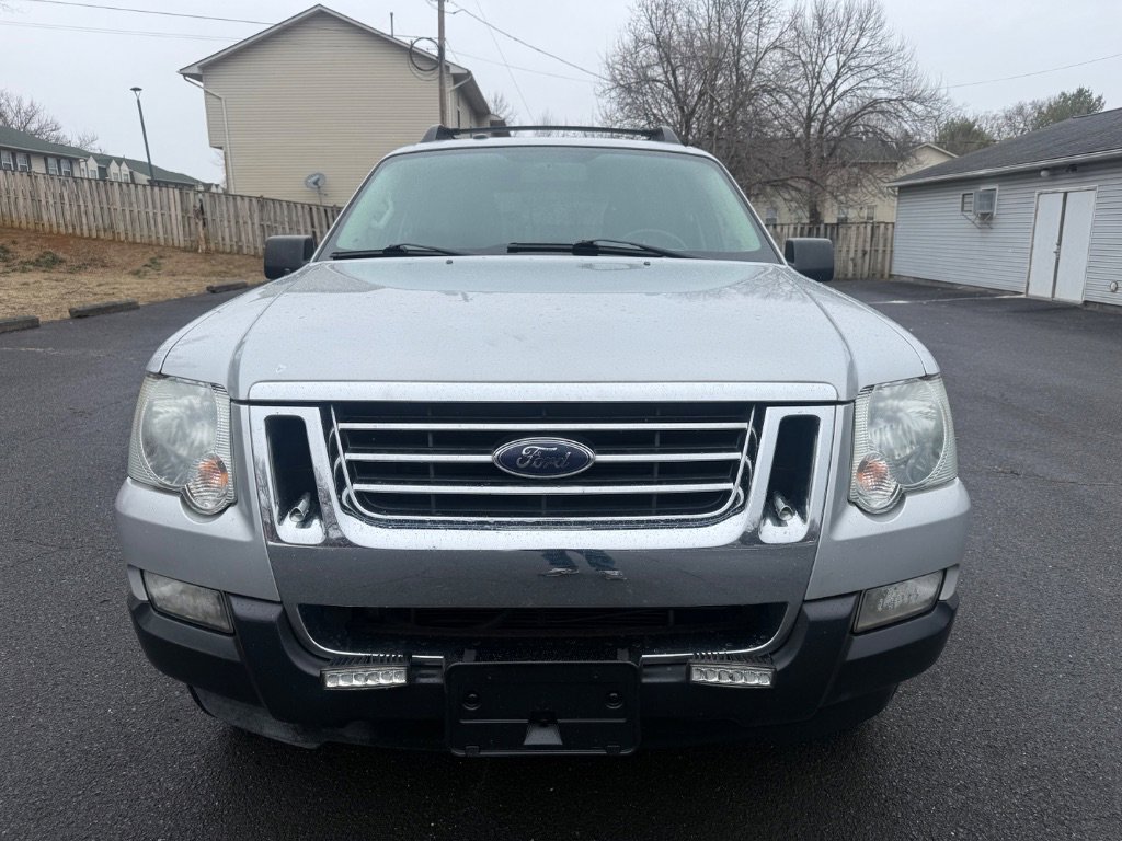 Used 2010 Ford Explorer Sport Trac XLT image 2