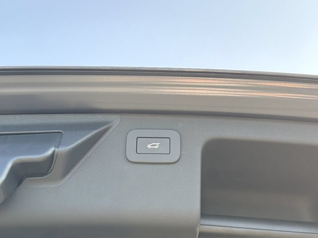 New 2026 Land Rover Discovery Sport Landmark AWD/4WD image 14