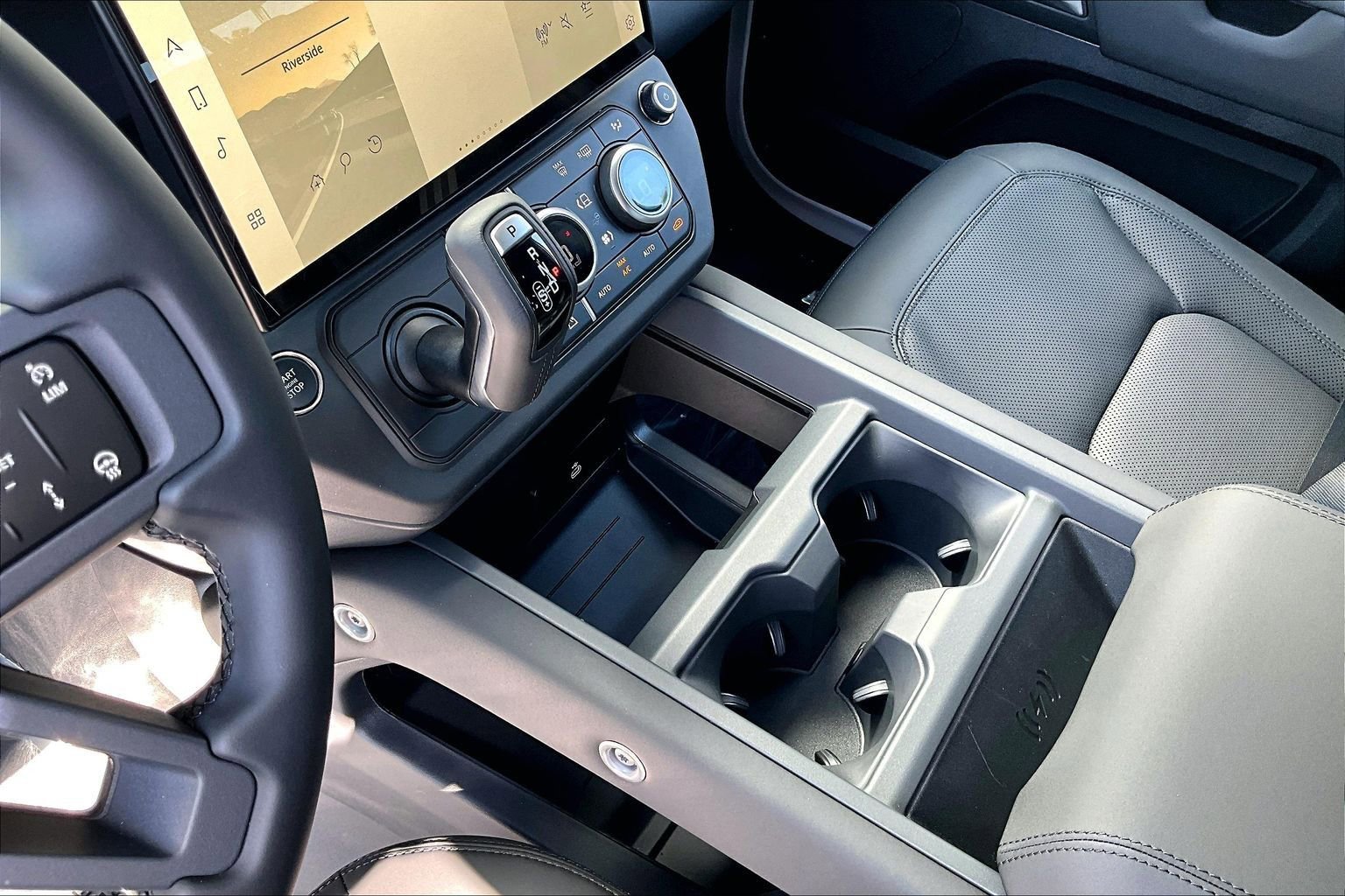 New 2026 Land Rover Defender 110 X-Dynamic SE AWD/4WD image 8
